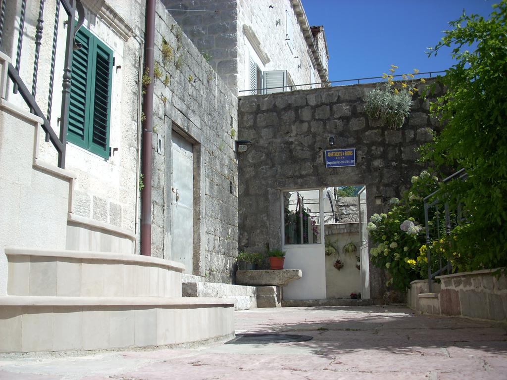 Guest House Dragutinovic ペラスト エクステリア 写真