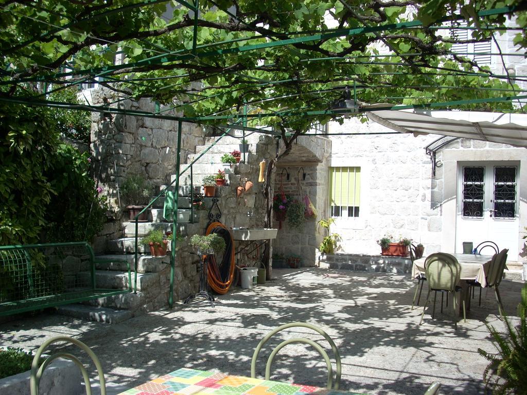 Guest House Dragutinovic ペラスト エクステリア 写真