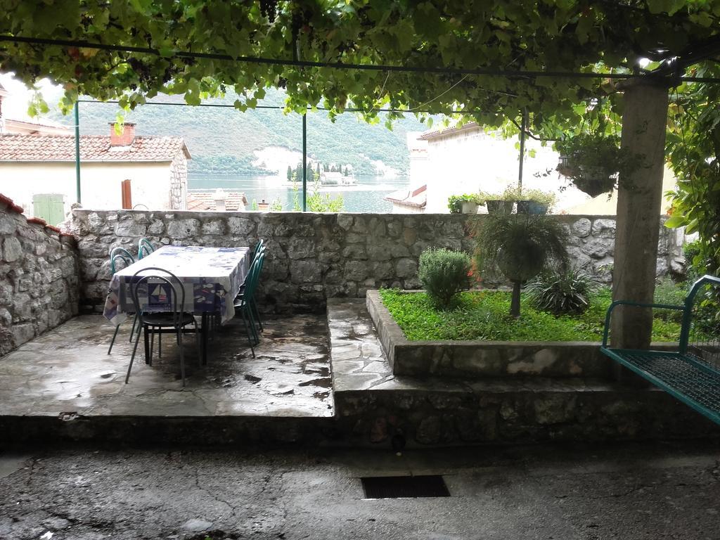 Guest House Dragutinovic ペラスト エクステリア 写真